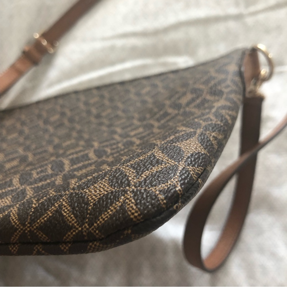 Fossil Crossbody Bag - Picture 6 of 7